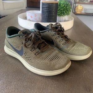 Women’s Nike free runs